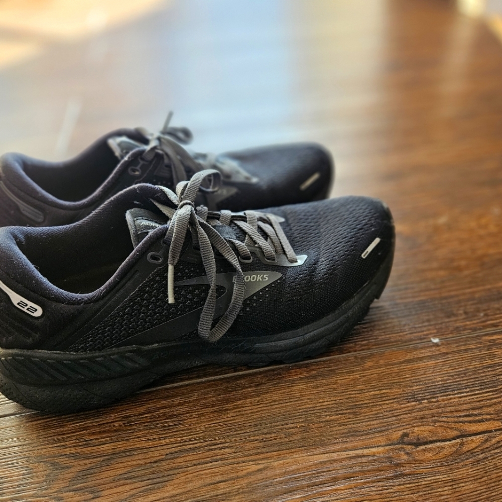 Brooks size 9